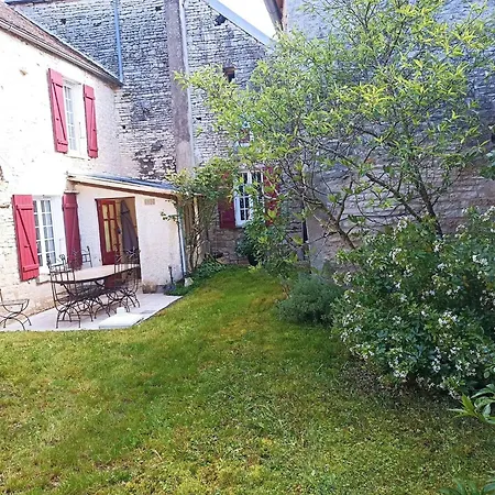 Charming 4-bedroom House Near Burgundy Canal *
