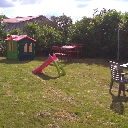 Holiday home Charming 4-bedroom House Near Burgundy Canal *