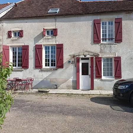 Holiday home Charming 4-bedroom House Near Burgundy Canal *