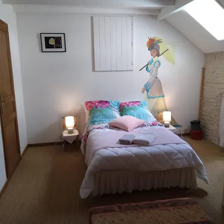 Holiday home Charming 4-bedroom House Near Burgundy Canal *