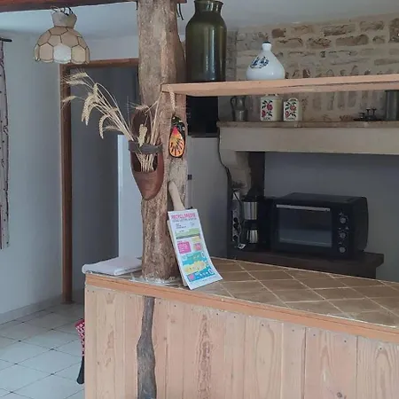 Charming 4-bedroom House Near Burgundy Canal Holiday home