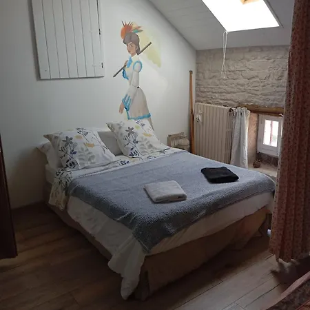 Holiday home Charming 4-bedroom House Near Burgundy Canal *