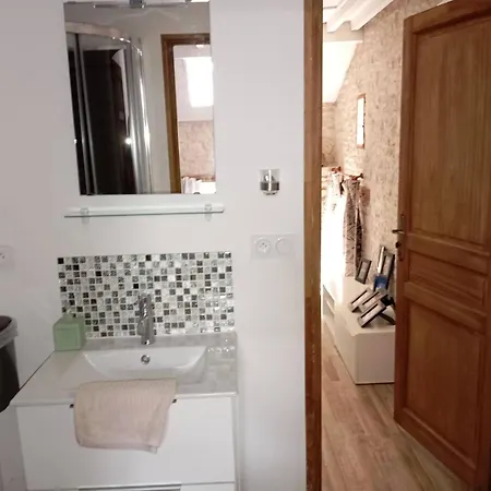 Holiday home Charming 4-bedroom House Near Burgundy Canal Gland
