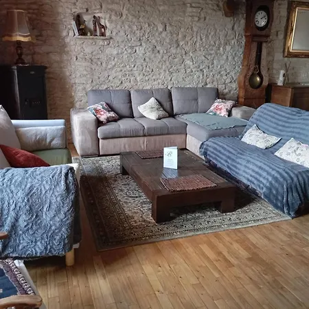 Holiday home Charming 4-bedroom House Near Burgundy Canal