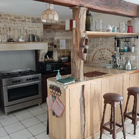Charming 4-bedroom House Near Burgundy Canal