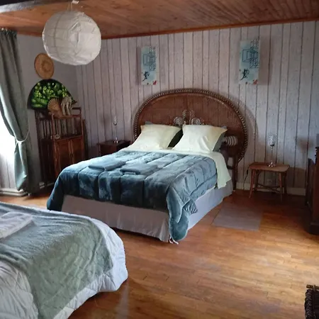Holiday home Charming 4-bedroom House Near Burgundy Canal